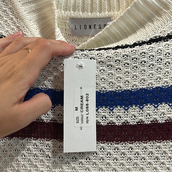 NWT Lioness Short Sleeve Knit Sweater Sz M - Picture 4 of 4